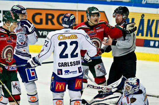 Karl Fabricius,  Frölunda, protesterar