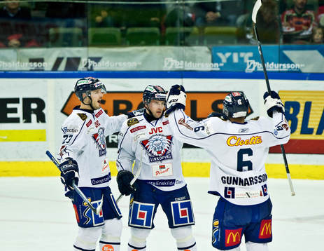Jan Hlavac, gör 3-0 till Linköping. Carl Gunnarsson,