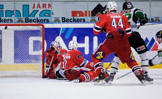 Rickard Wallin, Färjestad, gör 0-1