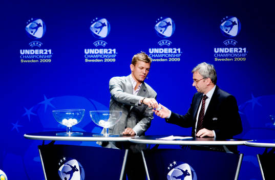 Marcus Allbäck och David Taylor lottar, lottning
