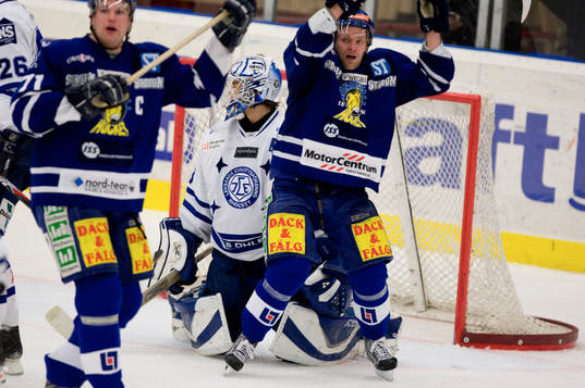 Eddie Läck, Målvakt Leksand släpper in 1-0