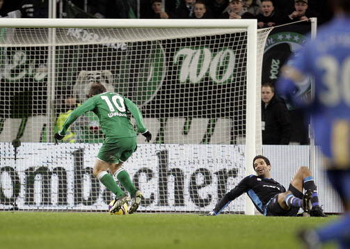 Zvjezdan Misimovic, Wolfsburg, gör lagets tredje mål