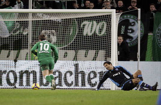 Zvjezdan Misimovic, Wolfsburg, gör lagets tredje mål