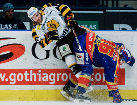 Niko Dimitrakos, Skellefteå, bjuds på en flygtur av