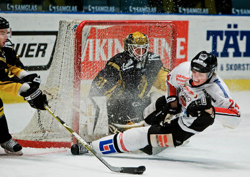 Christian Sandberg och Fredrik Holmgren, målvakt, AIK,