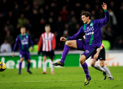 Marcus Berg, Groningen, störtar fram mot bollen