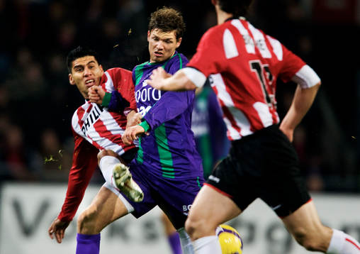 Carlos Salcido, PSV, stoppar Marcus Berg, Groningen