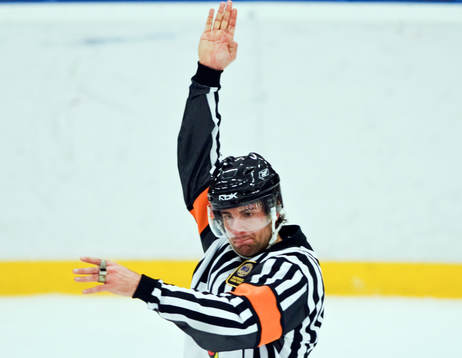 Mikael Sjöqvist, domare. Tecken, domartecken