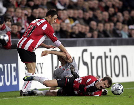 Alvaro Arbeloa, Liverpool, krockar med Nordin Amrabat och