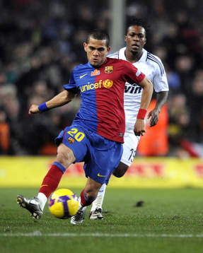 Daniel Alves och Roysten Drenthe