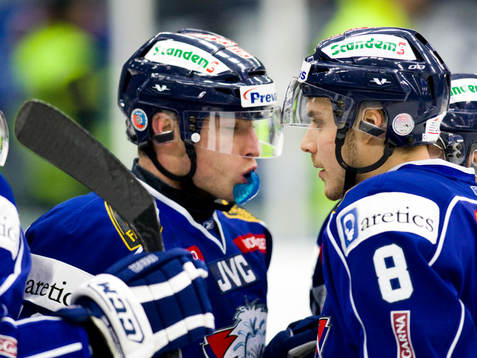 Tomas Surovy och Johan Fransson, jubel, tandskydd