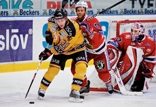 Robert Carlsson, Södertälje, är i hasorna på Linus