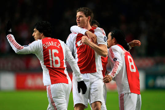 Luis Suarez, jubel med lagkamrater