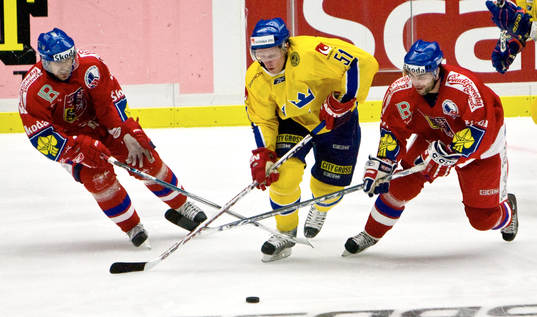 Mika Hannula, Sverige