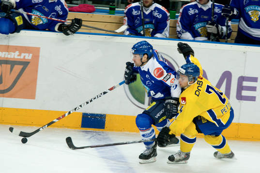 Kimmo Kuhta, Finland jagas av Fredrik Pettersson, Sverige