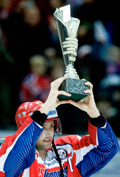 Alexey Tereshchenko, Lagkapten Ryssland lyfter segerpokalen