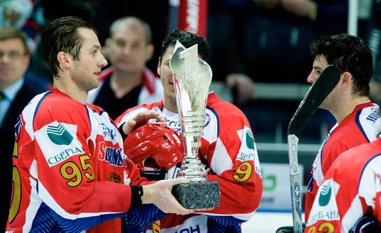 Alexey Tereshchenko, Lagkapten Ryssland lyfter segerpokalen