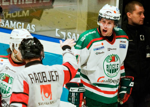 Cam Abbott, Rögle fick matchstraff