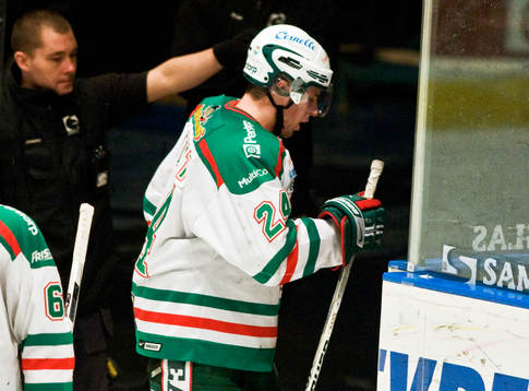 Cam Abbott, Rögle fick matchstraff