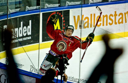 Niklas Andersson gör 2-1. Jubel
