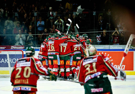 Jonas Nordquist avgör för Frölunda i sudden death. Jubel