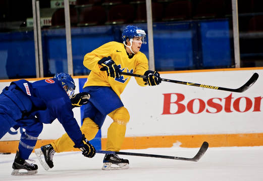 Sebastian Erixon skjuter mot mål