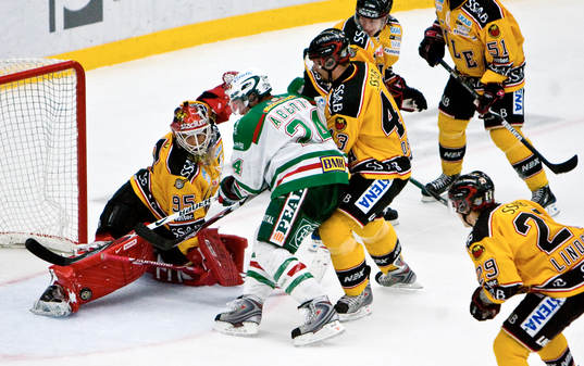 Cam Abbott, Rögle mot Gusten Törnqvist, Luleå