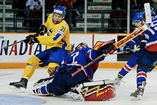 Jaroslav Janus, målvakt, Slovakien, räddar ett skott