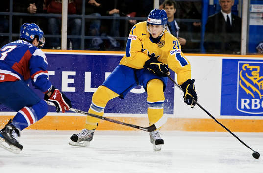 David Ullström, Sverige, har koll på pucken