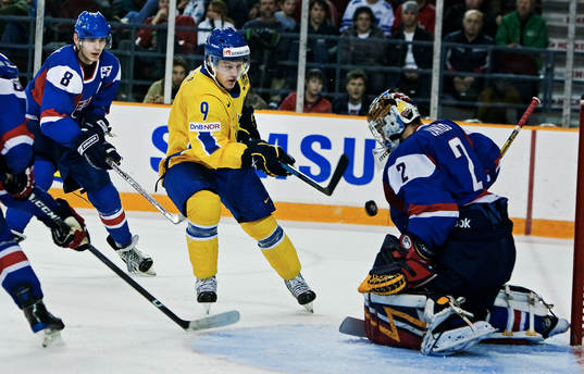 Jaroslav Janus, målvakt, Slovakien, räddar ett skott