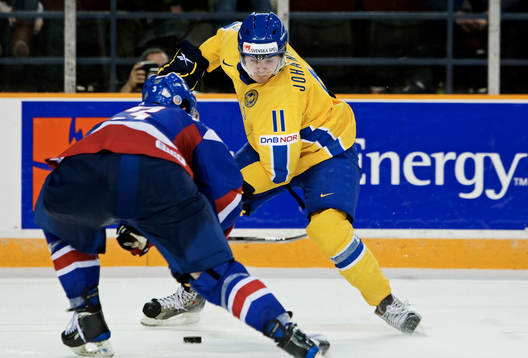 Marcus Johansson, Sverige, dribblar med pucken