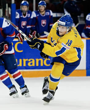 Joakim Andersson, Sverige, skjuter mot mål