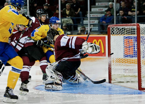 Joakim Andersson, Sverige, gör 1-7 bakom Nauris Enkuzens,