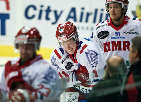 Erik Andersson, Timrå, får utgå pga skada