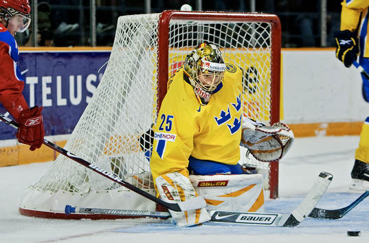 Jacob Markström, målvakt, Sverige, räddar ett skott