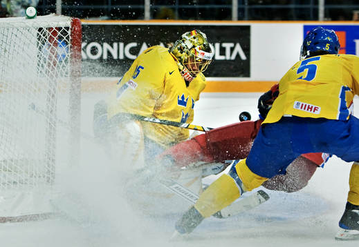Jacob Markström, målvakt, och Erik Karlsson, Sverige,