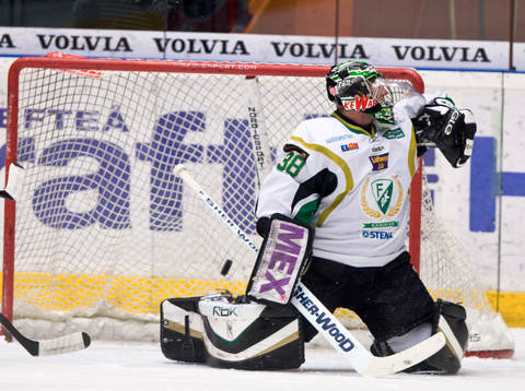 Reinhard Davis, Målvakt, släpper in 1-0