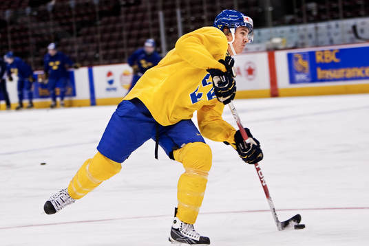 Mikael Backlund skjuter ett handledsskott