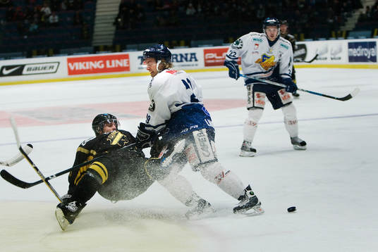 Erik Lindhagen, Växjö drar omkull Daniel Bång, AIK