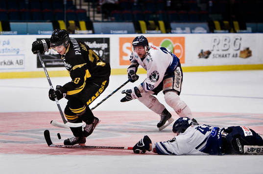 Daniel Bång, AIK rycker ifrån Josh MacNevin, Växjö