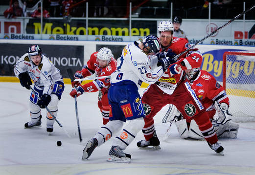 Jaroslav Hlinka, Linköping snor pucken medans Jan Hlavac,