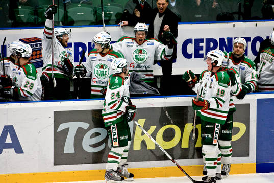Jubel i Rögle  när det står klart att målet godkändes