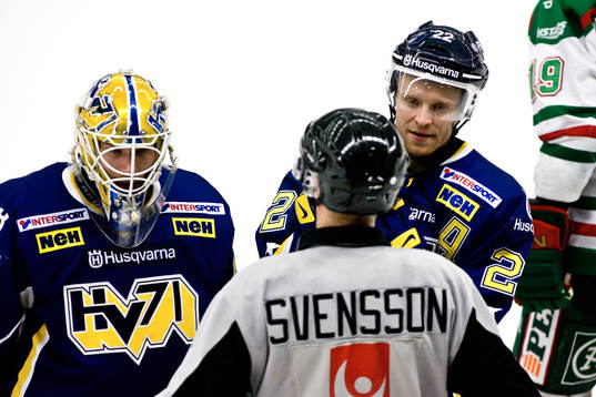 Andreas Andersson, målvakt och David Petrasek, HV71,