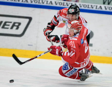 Per Hållberg, Modo drar omkull Jesper Samuelsson, Timrå