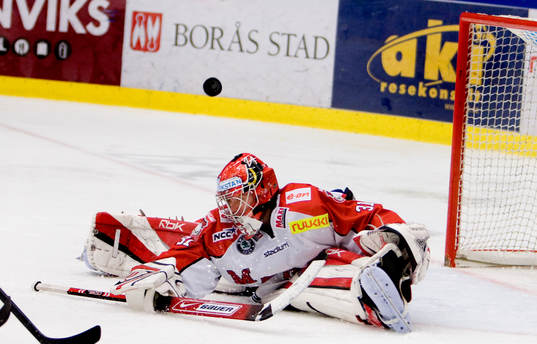 Markus Svensson, målvakt, räddar