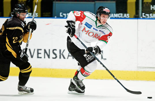 Lucas Sandström, Mora, åker ifrån Mattias Beck, AIK