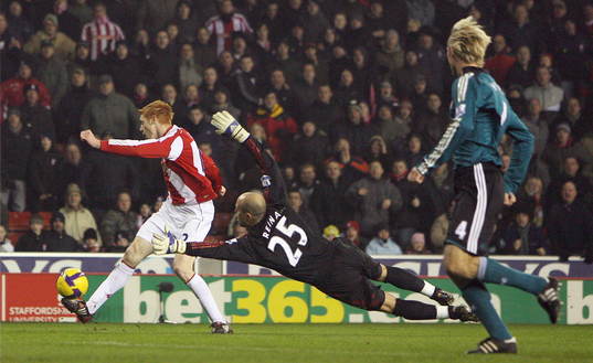 Dave Kitson, Stoke, missar sin chans till mål
