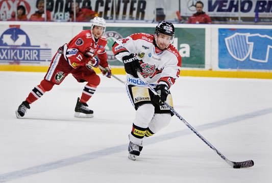 Niklas Sundström, Modo