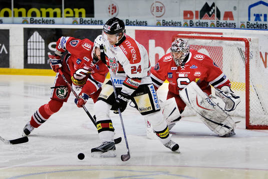Niklas Sundström, Modo framför Södertäljes mål
