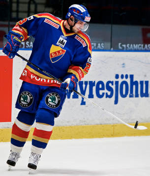 Fredrik Bremberg, Djurgården, balanserar pucken
